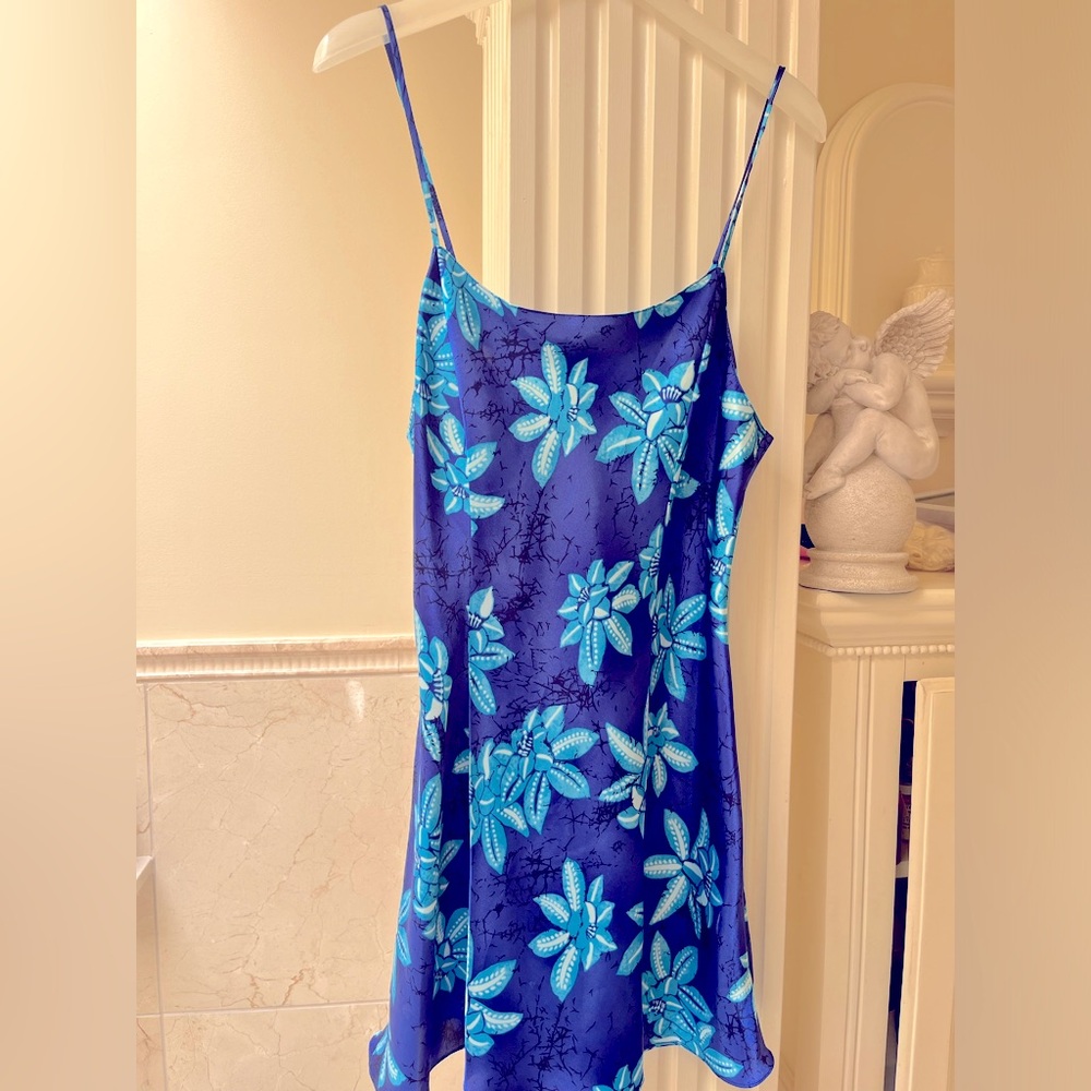 Elegant satin like Slip/Nightie size M